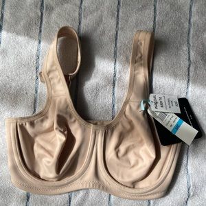 *NEW!* 32C Wacoal active sports bra in beige / nude 855170